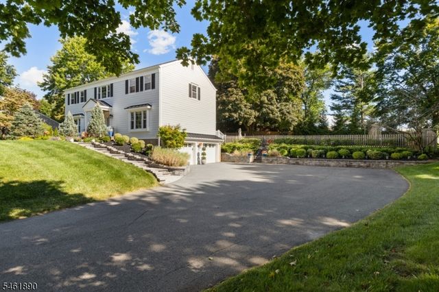 13 Larch Dr, Chester Boro, NJ 07930