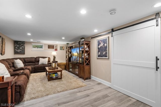 13 Larch Dr, Chester Boro, NJ 07930