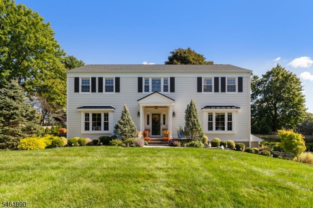 13 Larch Dr, Chester Boro, NJ 07930