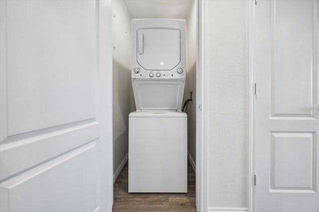 300 Pecore Street 26, Houston, TX 77009