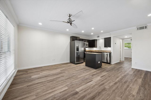 300 Pecore Street 26, Houston, TX 77009