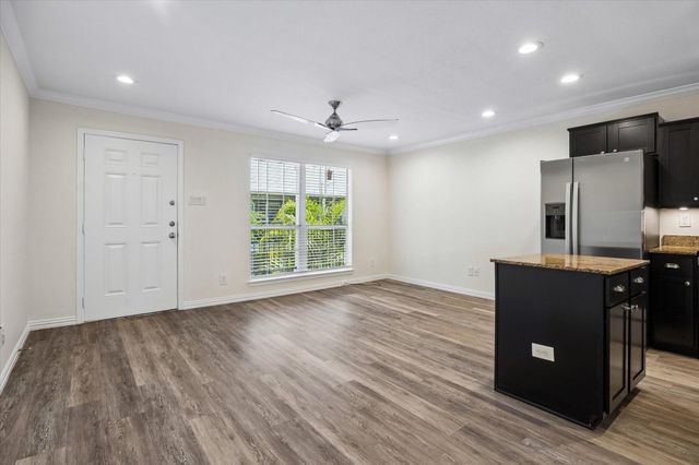 300 Pecore Street 26, Houston, TX 77009