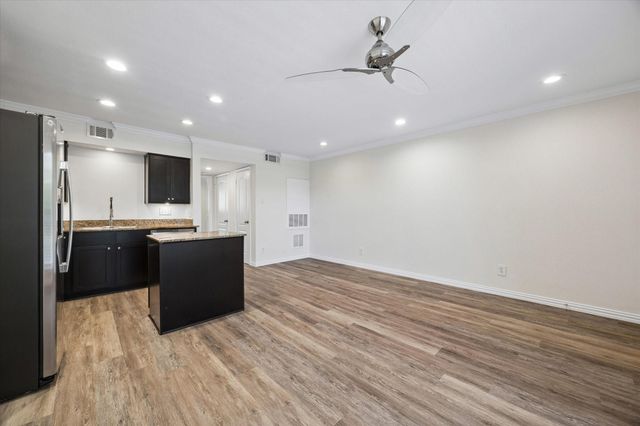 300 Pecore Street 26, Houston, TX 77009