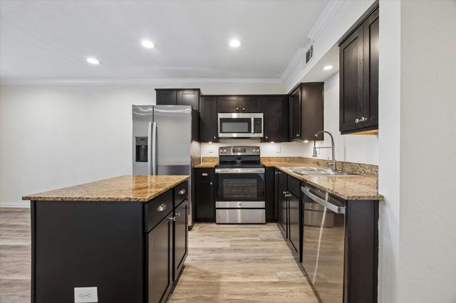 300 Pecore Street 26, Houston, TX 77009