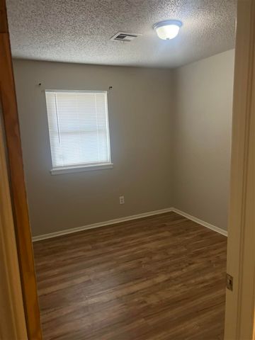 6213 NW Birch Ave, Lawton, OK 73505