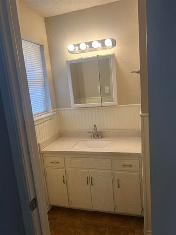 6213 NW Birch Ave, Lawton, OK 73505