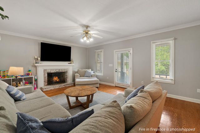 207 Kensington Dr., Hattiesburg, MS 39402