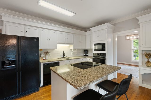 207 Kensington Dr., Hattiesburg, MS 39402