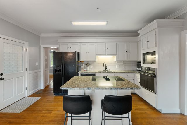 207 Kensington Dr., Hattiesburg, MS 39402