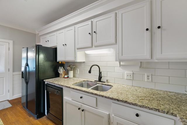 207 Kensington Dr., Hattiesburg, MS 39402