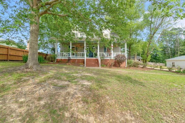 207 Kensington Dr., Hattiesburg, MS 39402