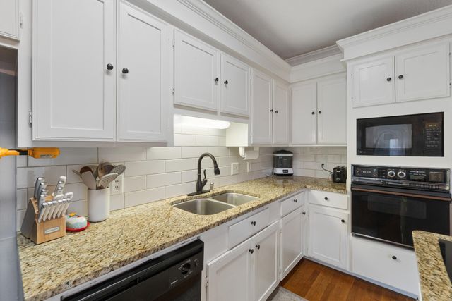 207 Kensington Dr., Hattiesburg, MS 39402