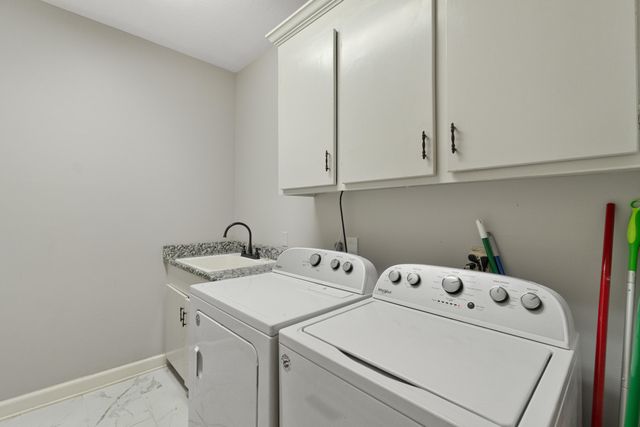 207 Kensington Dr., Hattiesburg, MS 39402