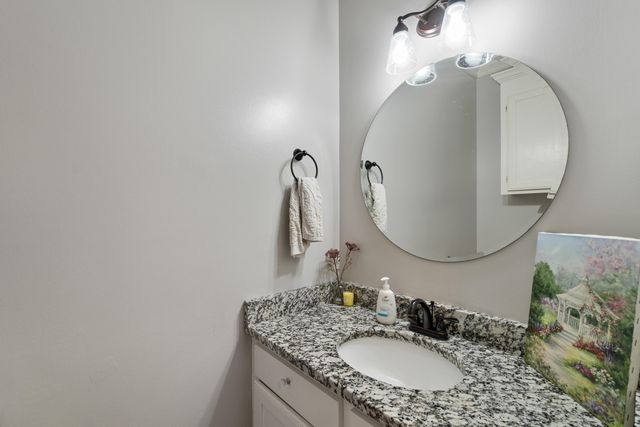 207 Kensington Dr., Hattiesburg, MS 39402