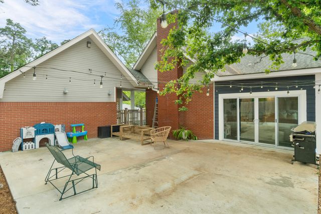 207 Kensington Dr., Hattiesburg, MS 39402
