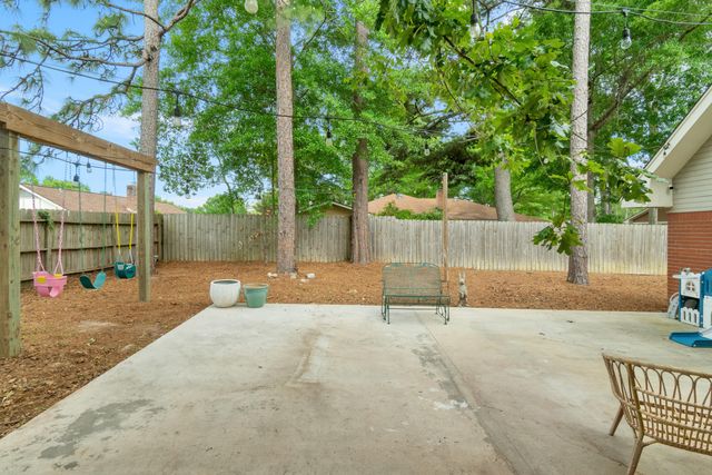 207 Kensington Dr., Hattiesburg, MS 39402