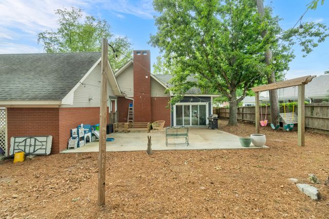 207 Kensington Dr., Hattiesburg, MS 39402