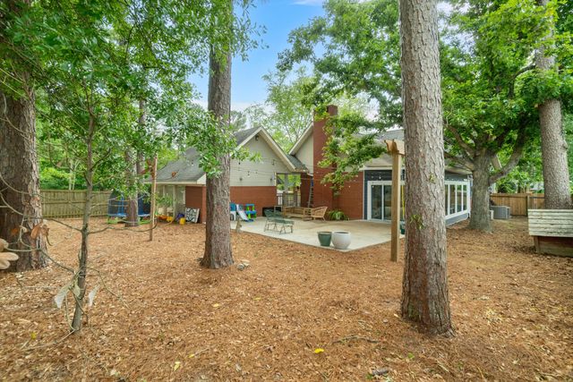 207 Kensington Dr., Hattiesburg, MS 39402