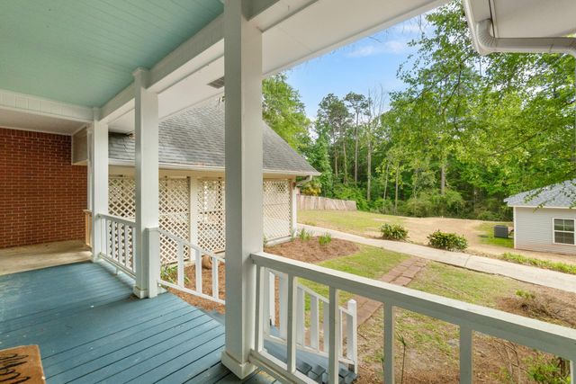 207 Kensington Dr., Hattiesburg, MS 39402