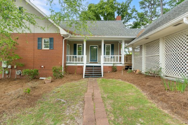 207 Kensington Dr., Hattiesburg, MS 39402