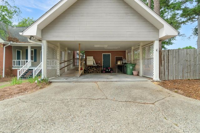 207 Kensington Dr., Hattiesburg, MS 39402