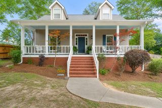 207 Kensington Dr., Hattiesburg, MS 39402