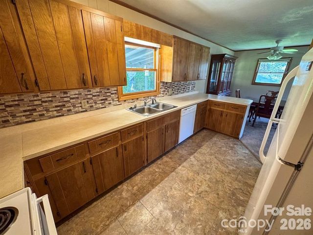 84 Stoney Ridge Loop, Maggie Valley, NC 28751