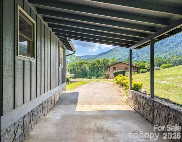 84 Stoney Ridge Loop, Maggie Valley, NC 28751