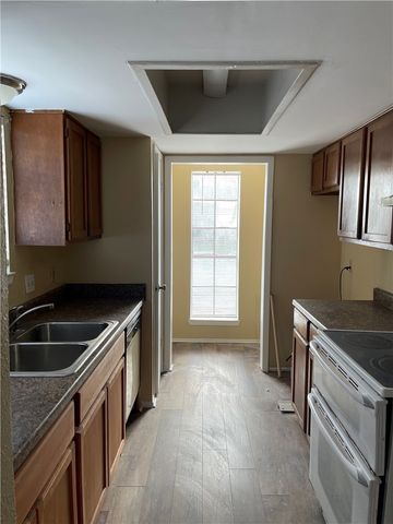 2410 Capitan Dr, Corpus Christi, TX 78414