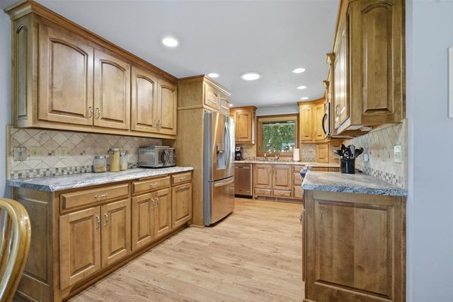 4941 N OVERLAND ROAD, Oneida, WI 54155
