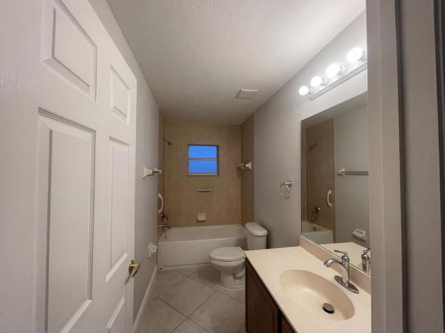 5864 NW Hann Drive, Port St Lucie, FL 34986