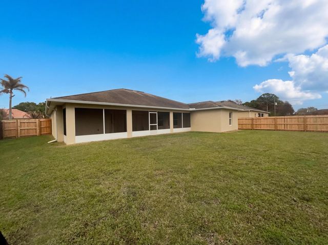 5864 NW Hann Drive, Port St Lucie, FL 34986