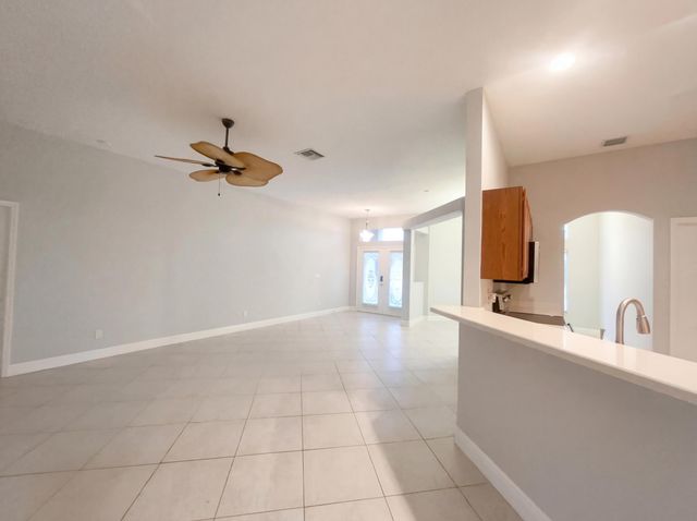 5864 NW Hann Drive, Port St Lucie, FL 34986
