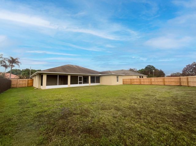 5864 NW Hann Drive, Port St Lucie, FL 34986