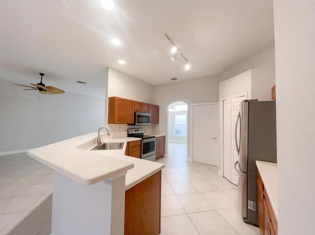 5864 NW Hann Drive, Port St Lucie, FL 34986