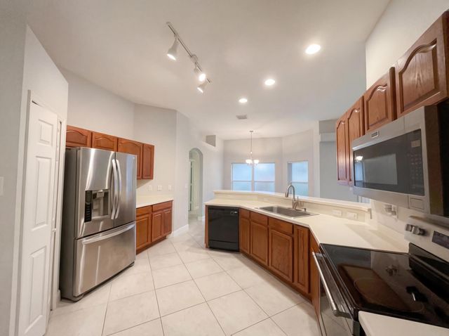 5864 NW Hann Drive, Port St Lucie, FL 34986