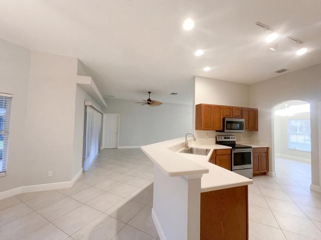 5864 NW Hann Drive, Port St Lucie, FL 34986