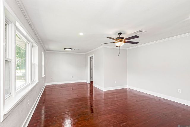 11940 Newsom Dr, Baton Rouge, LA 70811