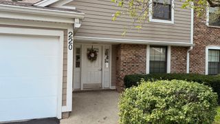 220 Oak Knoll Court B2, Schaumburg, IL 60193