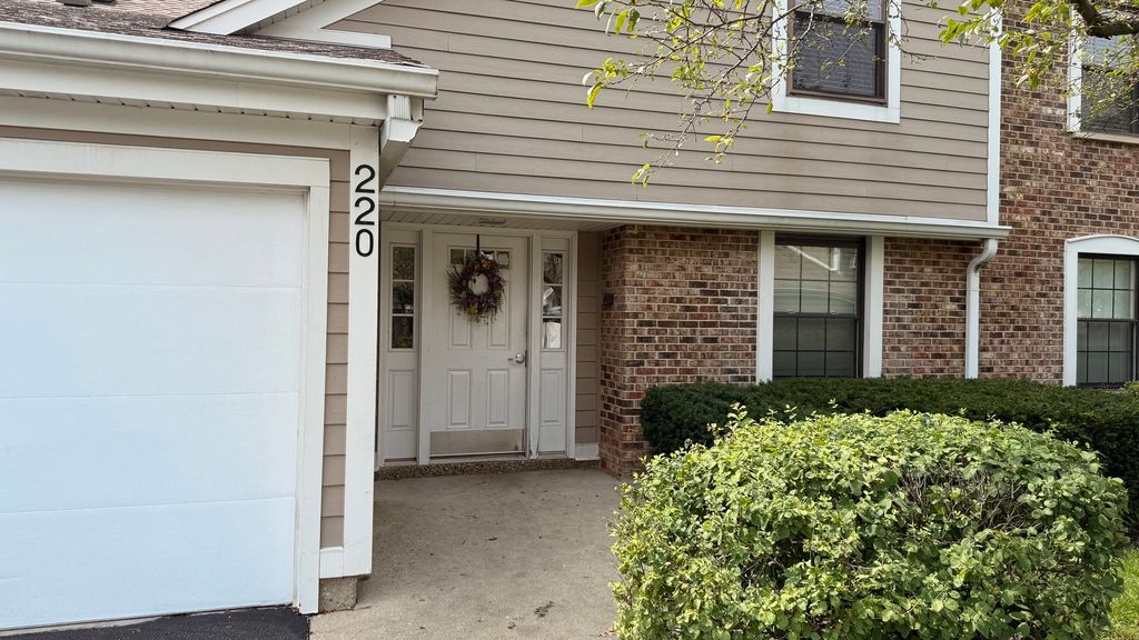 220 Oak Knoll Court B2, Schaumburg, IL 60193