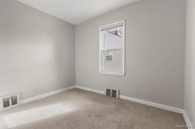 7521 N Silvery Lane, Dearborn Heights, MI 48127