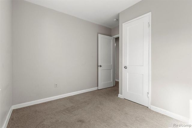 7521 N Silvery Lane, Dearborn Heights, MI 48127