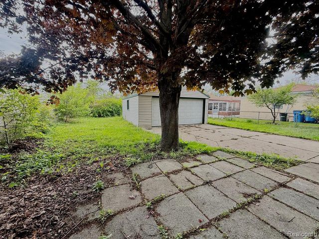 7521 N Silvery Lane, Dearborn Heights, MI 48127