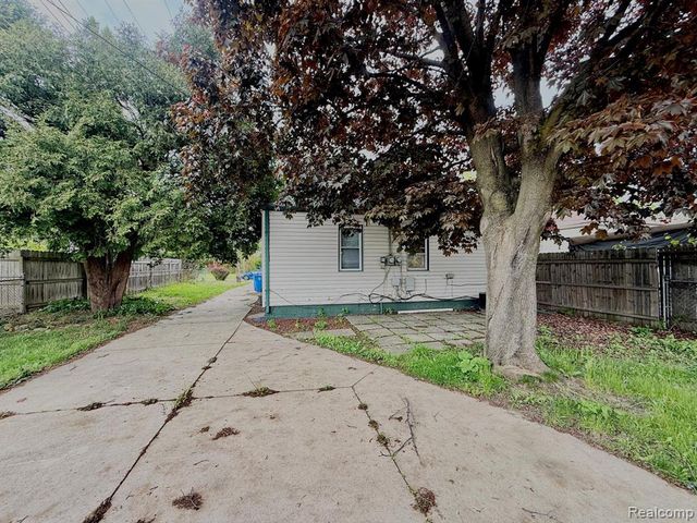 7521 N Silvery Lane, Dearborn Heights, MI 48127