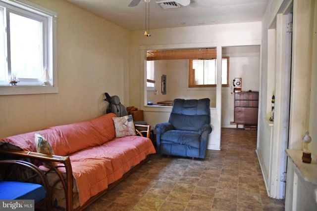 2 GLENWOOD ST, Earleville, MD 21919