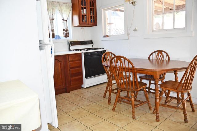 2 GLENWOOD ST, Earleville, MD 21919