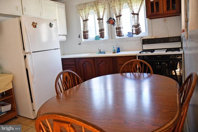2 GLENWOOD ST, Earleville, MD 21919