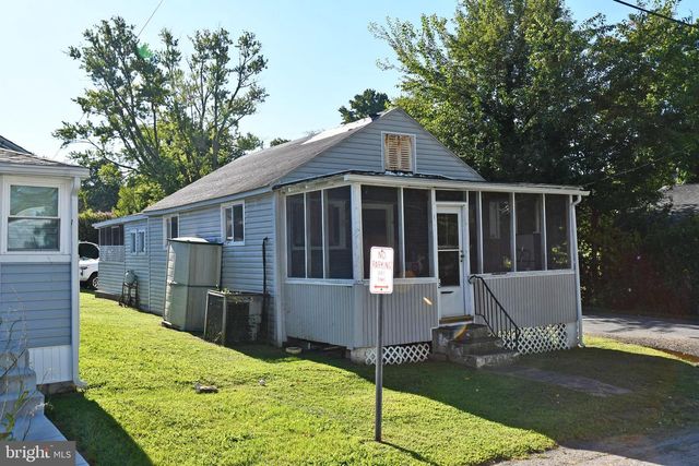 2 GLENWOOD ST, Earleville, MD 21919