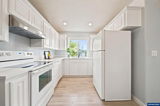 1475 Orchardview Dr NW, Salem, OR 97304
