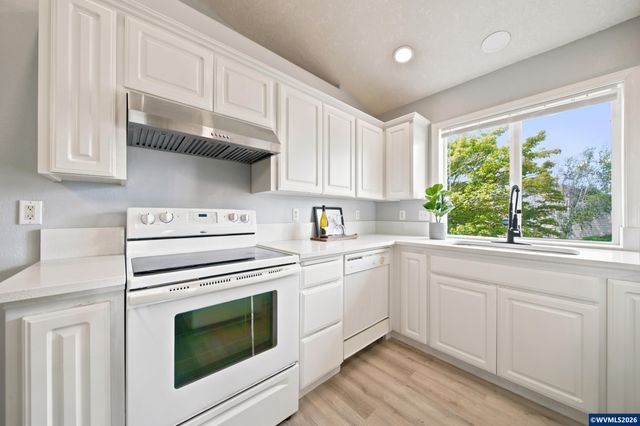 1475 Orchardview Dr NW, Salem, OR 97304